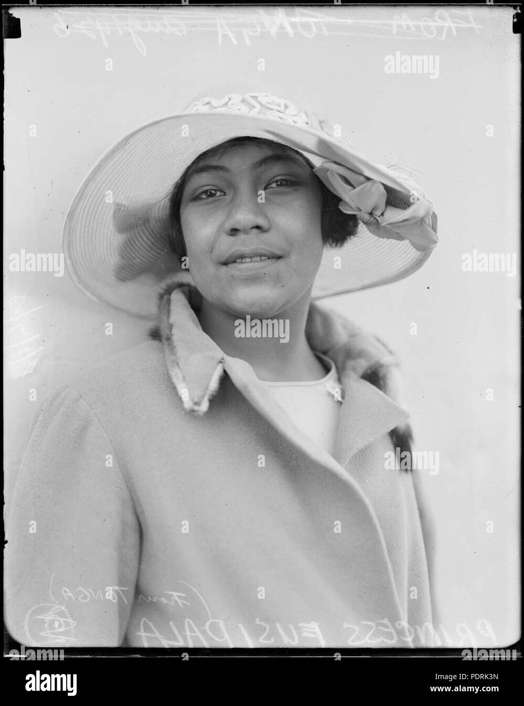 99 Princess Fusipala di Tonga che indossa un cappello e il cappotto, Nuovo Galles del Sud, Agosto 1926 Foto Stock