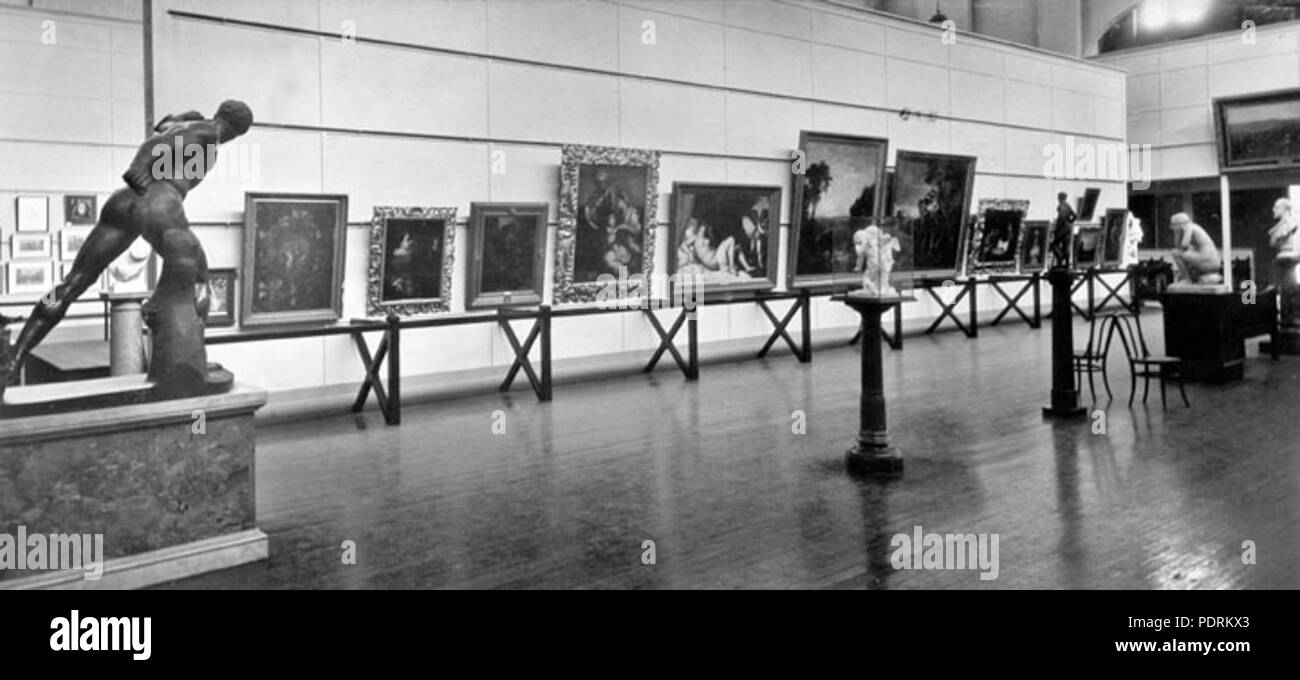 106 Queensland Archivi di Stato 2456 interno del Queensland Art Gallery Brisbane Aprile 1931 Foto Stock