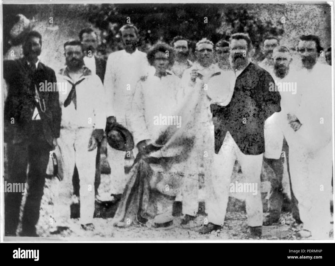109 Queensland Archivi di Stato 3066 issare la bandiera britannica a Port Moresby 1884 Foto Stock