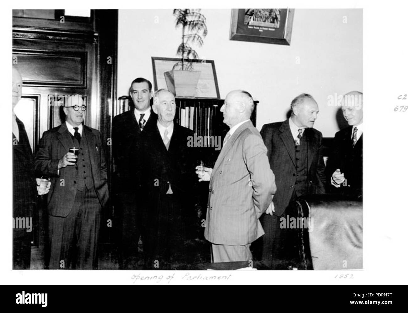 116 Queensland Archivi di Stato 4627] L'apertura del Parlamento Agosto 1952 Foto Stock
