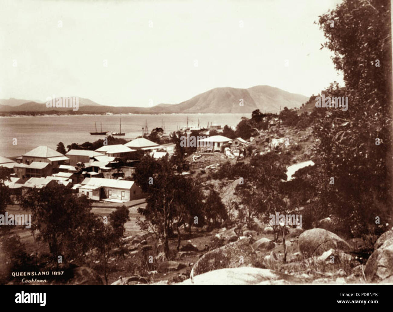 118 Queensland Archivi di Stato 5096 Vista di Cooktown 1897 Foto Stock