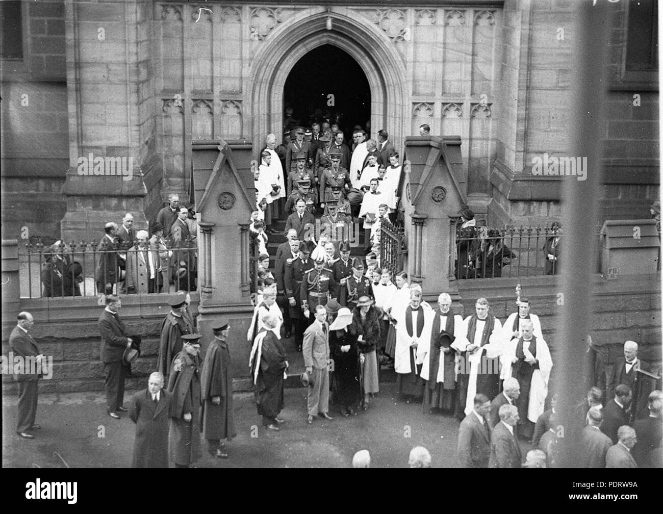 160 42491 SLNSW Gazzetta lutto Sir Edgeworth Davids funerale lasciando St Andrews Cathedral Foto Stock