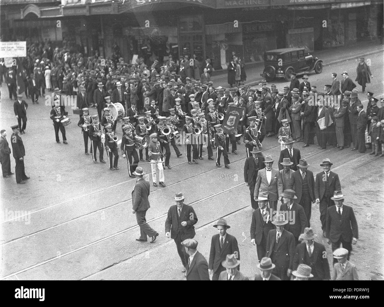 162 SLNSW 43757 marzo del raduno di lavoro passando dal parco in Elizabeth Street Foto Stock