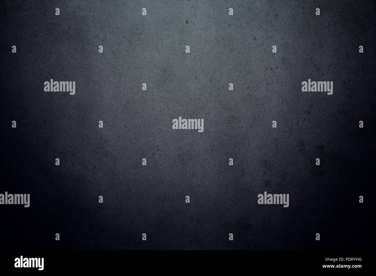 Nero gradiente scuro acquerello su vernice vecchia carta con sbavature di granella sporca astratto di texture per Foto Stock