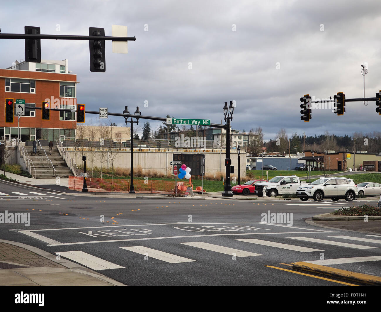 Bothel Way, NE Street crossing a Bothell, WA, USA Foto Stock