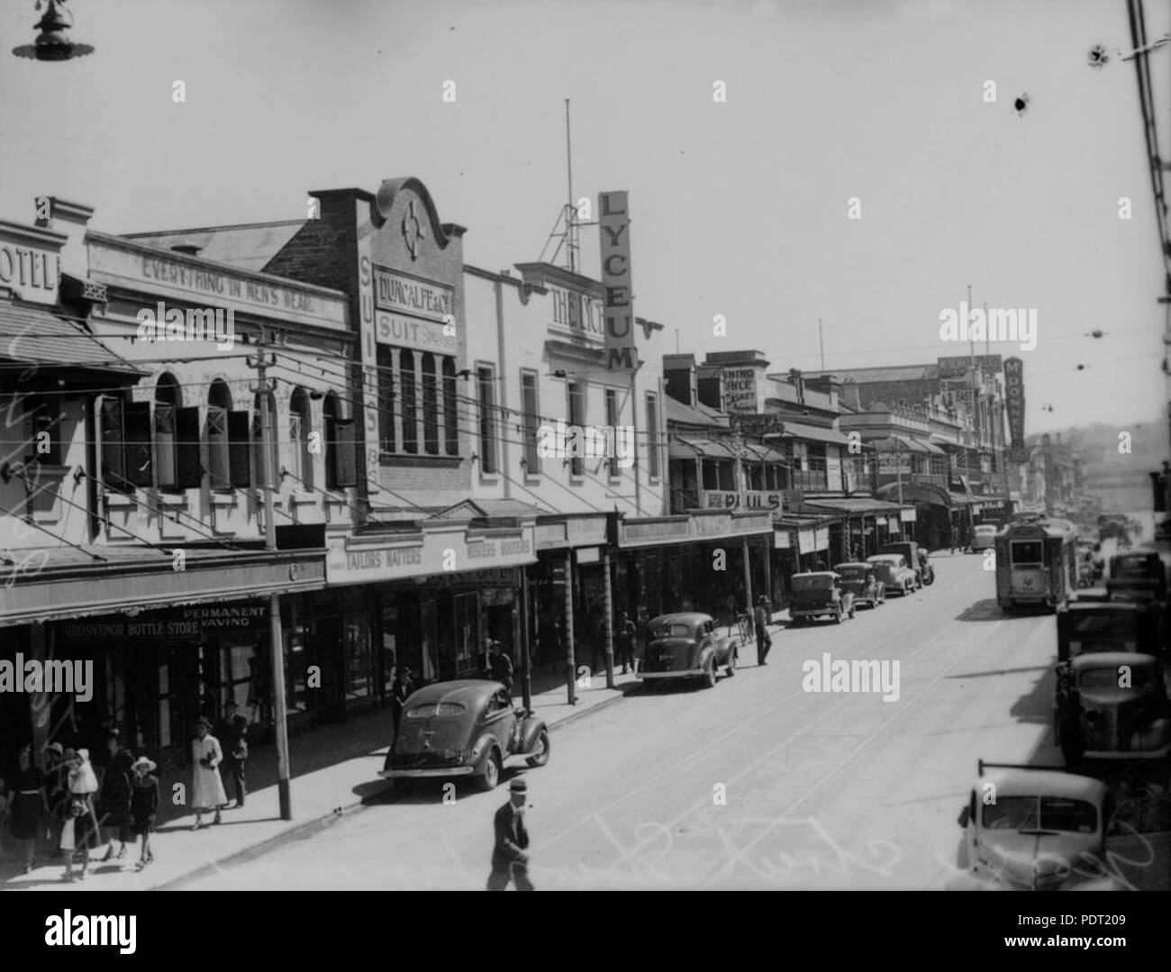 202 StateLibQld 1 105944 George Street a Brisbane, 1942 Foto Stock