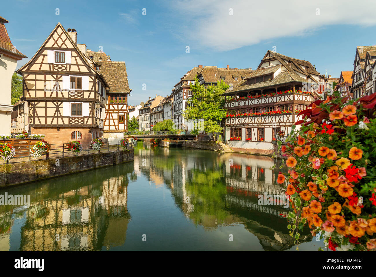 Little France (La Petite France), un quartiere storico della città di Strasburgo in Francia orientale. Affascinante semi-case con travi di legno. Famosa Maison de Tann Foto Stock