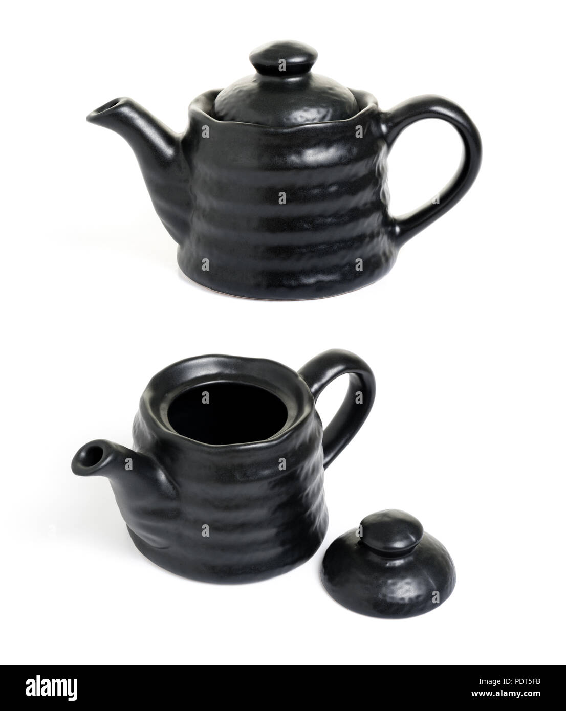 Vintage nero teiera ceramica isolate su sfondo bianco Foto Stock