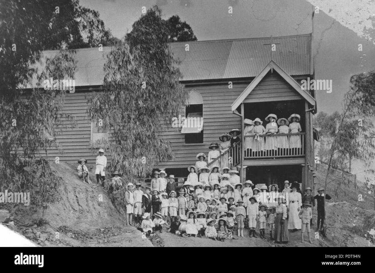 264 StateLibQld 1 390613 della chiesa di Inghilterra Domenica Scuola, Irvinebank, ca. 1907 Foto Stock