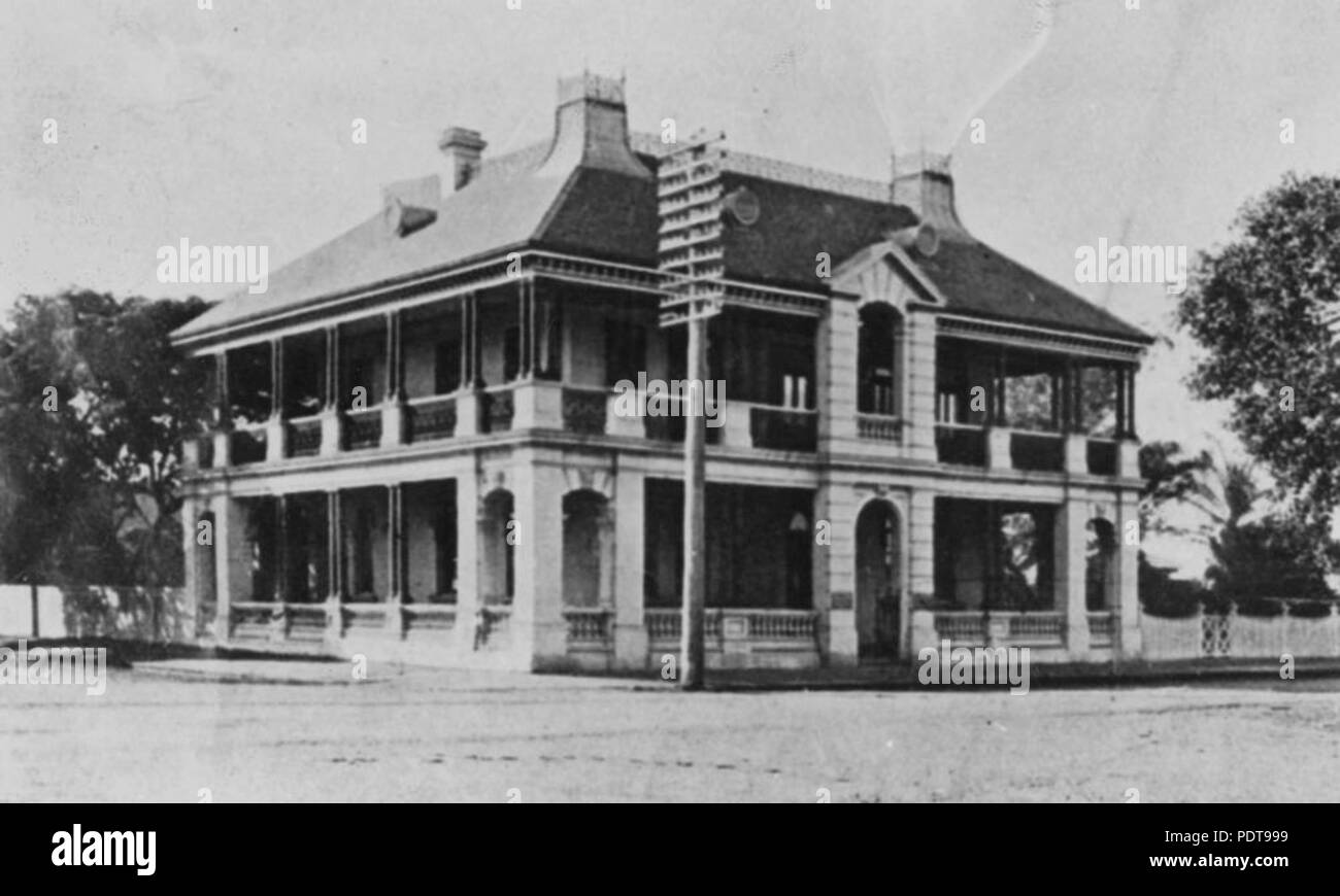 264 StateLibQld 1 391709 Commercial Banking Company di Sydney, Bundaberg, ca. 1910 Foto Stock
