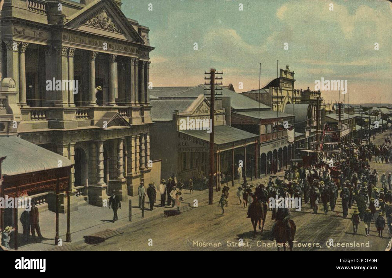 270 StateLibQld 1 66956 Celebrazioni in Mosman Street, Charters Towers, ca. 1905 Foto Stock