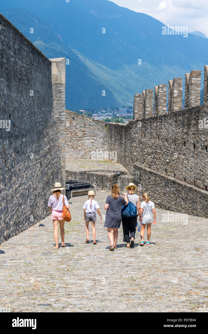 Castelgrande mura del castello, pietra castello medievale, Bellinzona, Ticino, Svizzera, Europa Foto Stock