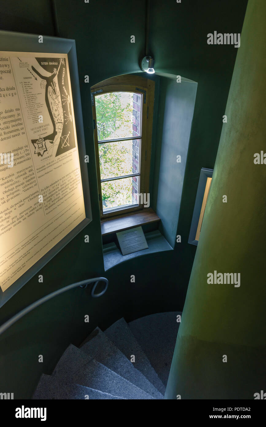 Faro di Danzica, vista della finestra all'interno della porta di Nowy faro da cui i primi scatti della seconda guerra mondiale sono stati licenziati, Westerplatte, Polonia. Foto Stock