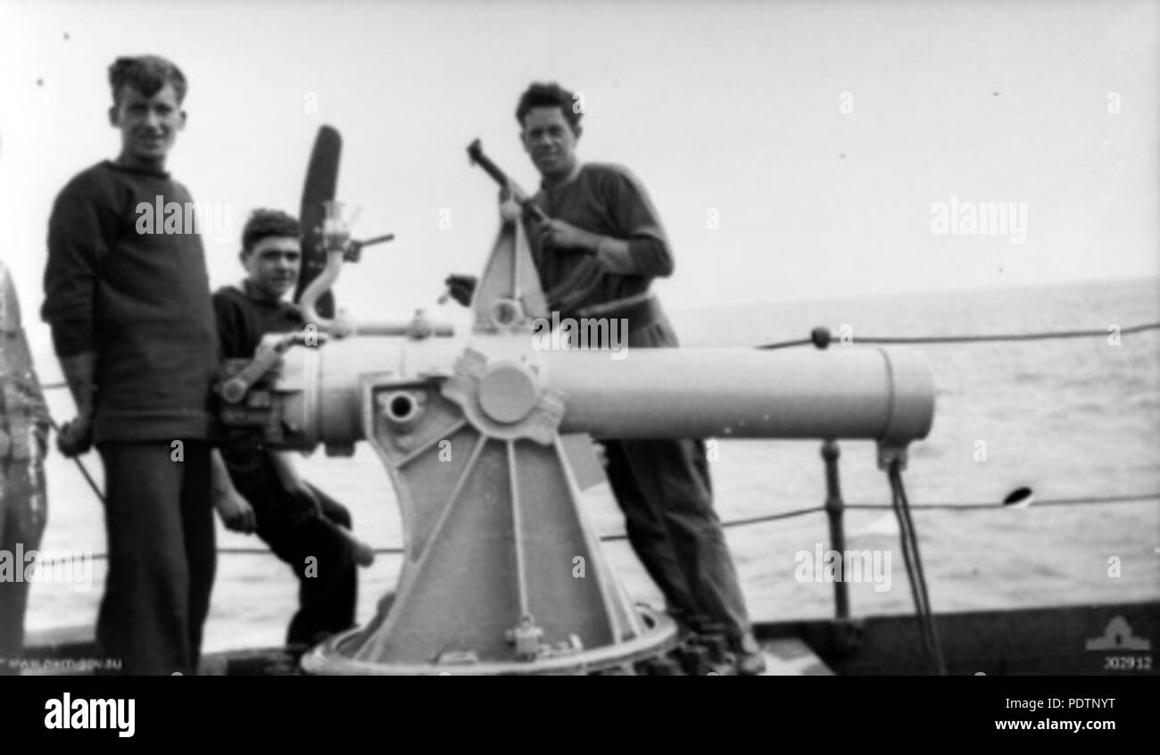 196 SS Orca 7,5 pollici naval obice AWM J02912 Foto Stock 196 SS Orca 7,5 pollici naval obice AWM J02912 Foto Stock