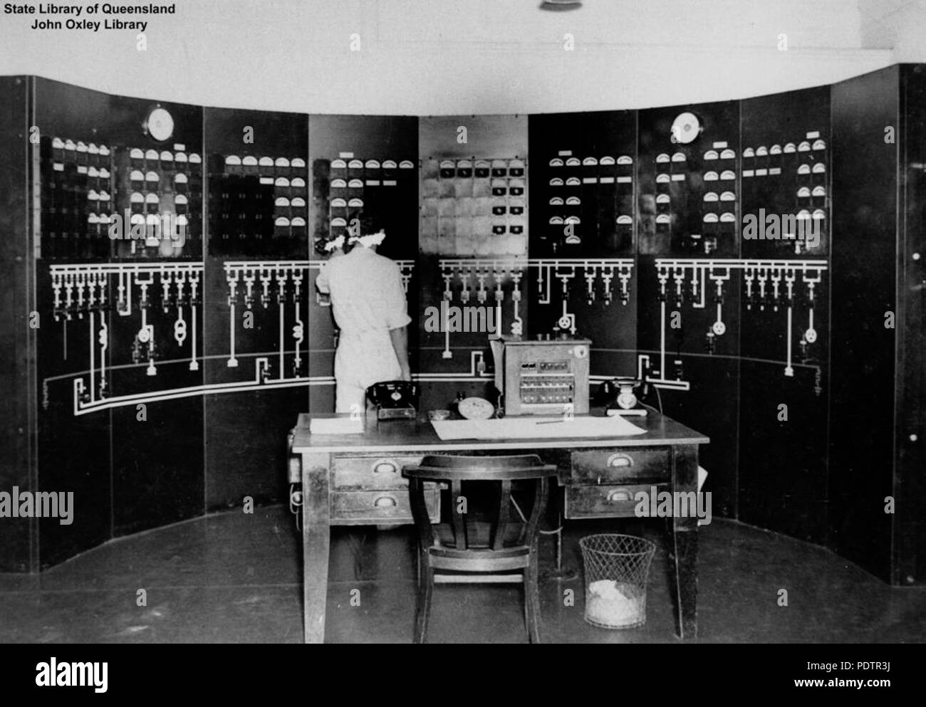 200 StateLibQld 1 103607 vista interna della nuova azienda agricola Casa potenza, nuova azienda, Brisbane, 1942 Foto Stock