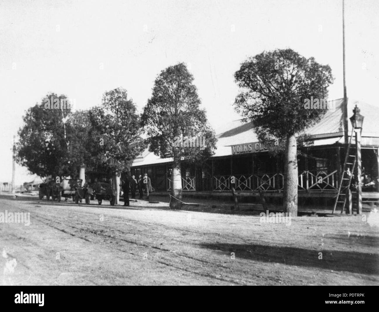 203 StateLibQld 1 108104 Volk's Club Hotel di Tambo, 1912 Foto Stock