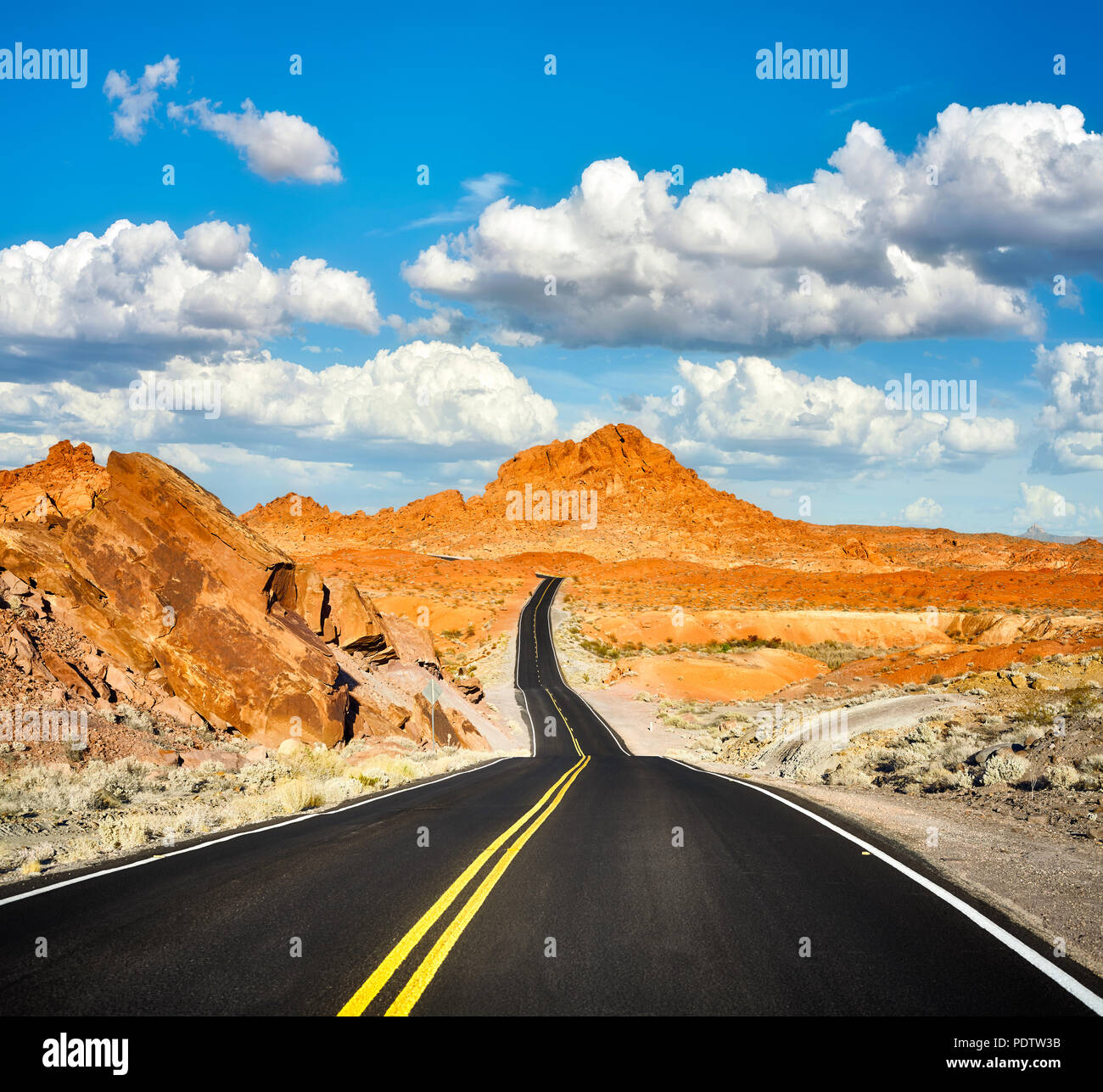 Scenic strade del deserto, il concetto di viaggio, STATI UNITI D'AMERICA. Foto Stock