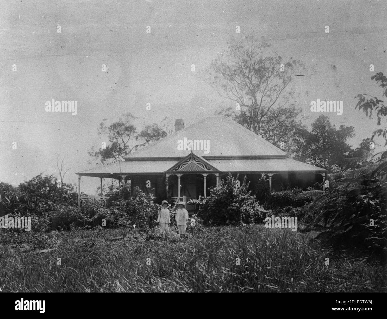 207 StateLibQld 1 113972 Isacco Andrews' residence, Somerset, ca. 1900 Foto Stock