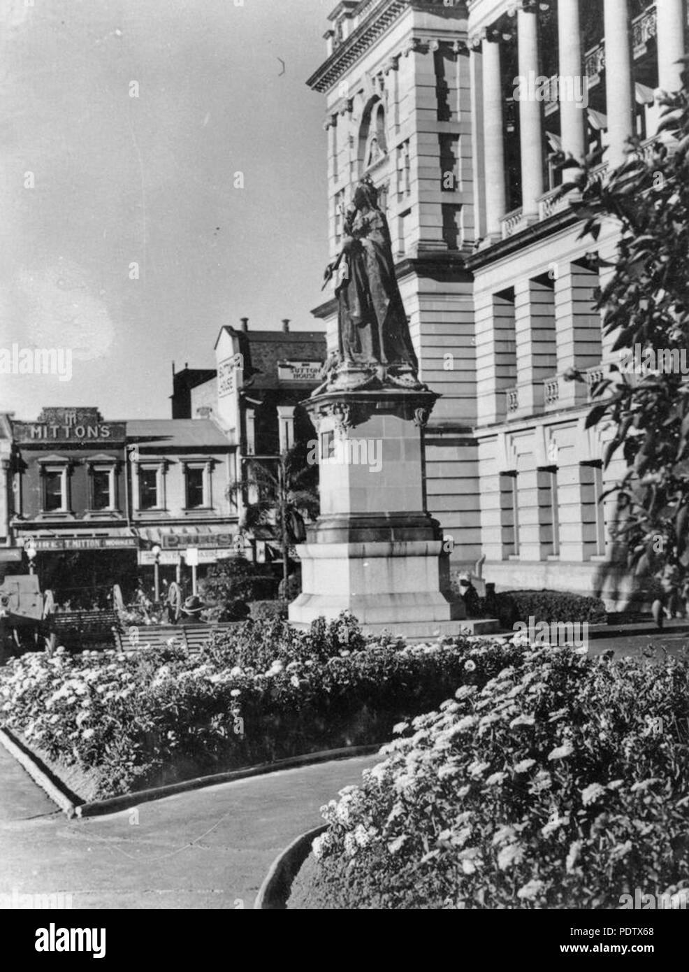 211 StateLibQld 1 121216 Vista di George Street da Queens Park, Brisbane, 1938 Foto Stock