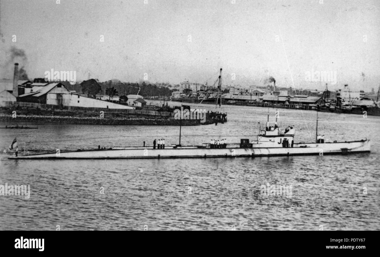 217 StateLibQld 1 131347 sommergibile off Kangaroo Point, Brisbane, Queensland, ca. 1920 Foto Stock
