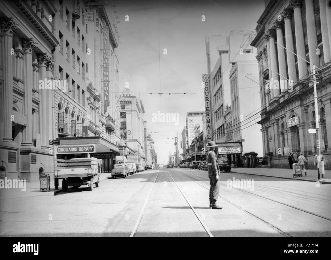 217 StateLibQld 1 131543 Queen Street, Brisbane, 1942 Foto Stock