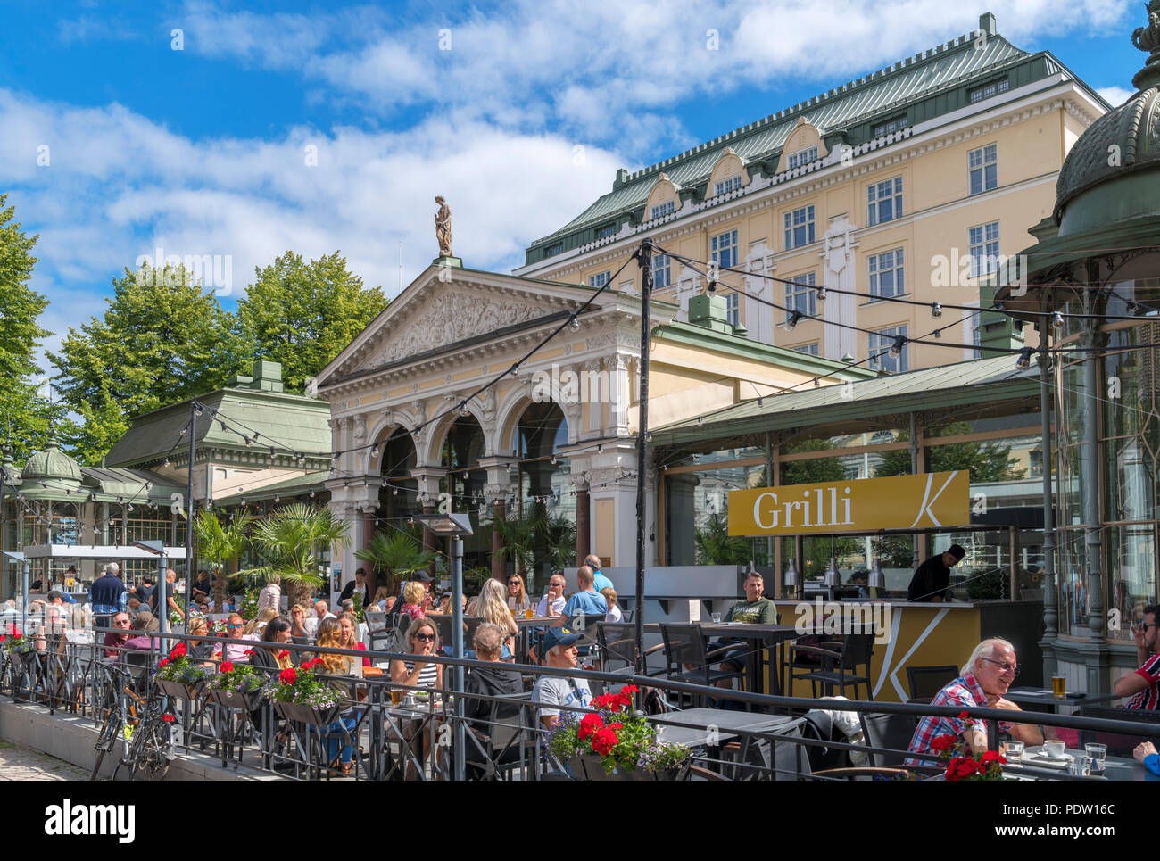 Il Grand cafe Kappeli nel Parco Esplanadi (Esplanadin Puisto), Helsinki, Finlandia Foto Stock