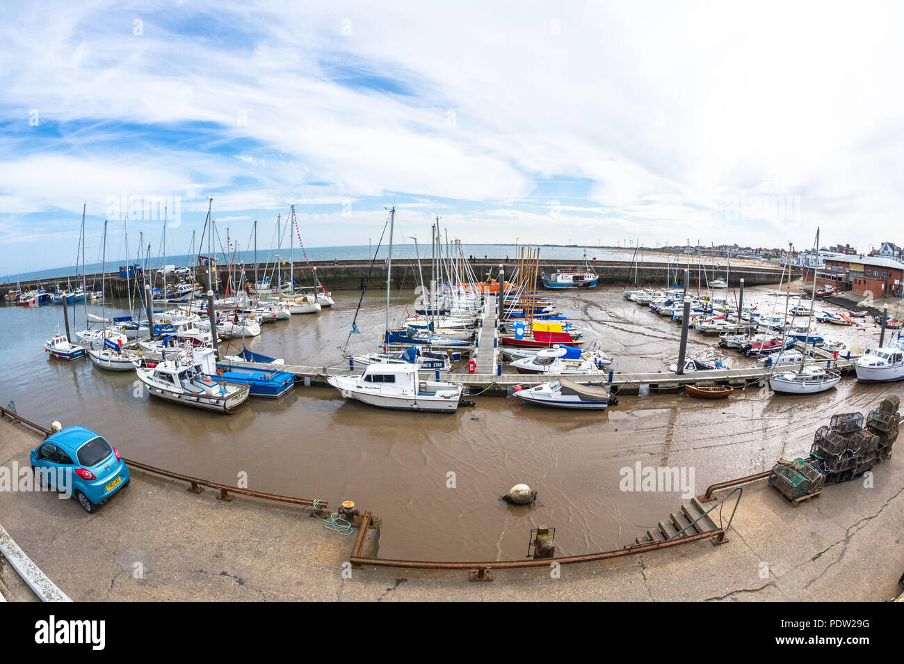 Barche e yacht ormeggiati nel porto di Bridlington. Foto Stock