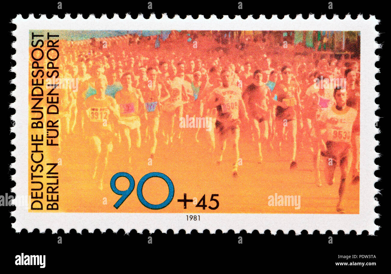 Il tedesco francobollo (Berlino: 1981) : "Fur den Sport' (carità timbro finanziamenti sport) corridori della maratona Foto Stock