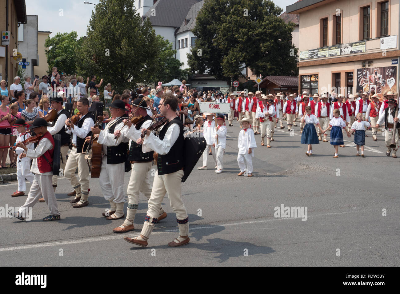 Il cinquantacinquesimo Beskidy Montanari " Settimana della Cultura 29.07- 06.08.2018 . Sfilano per le strade di Jabłonków, in Repubblica ceca, 05.08.2018 Foto Stock