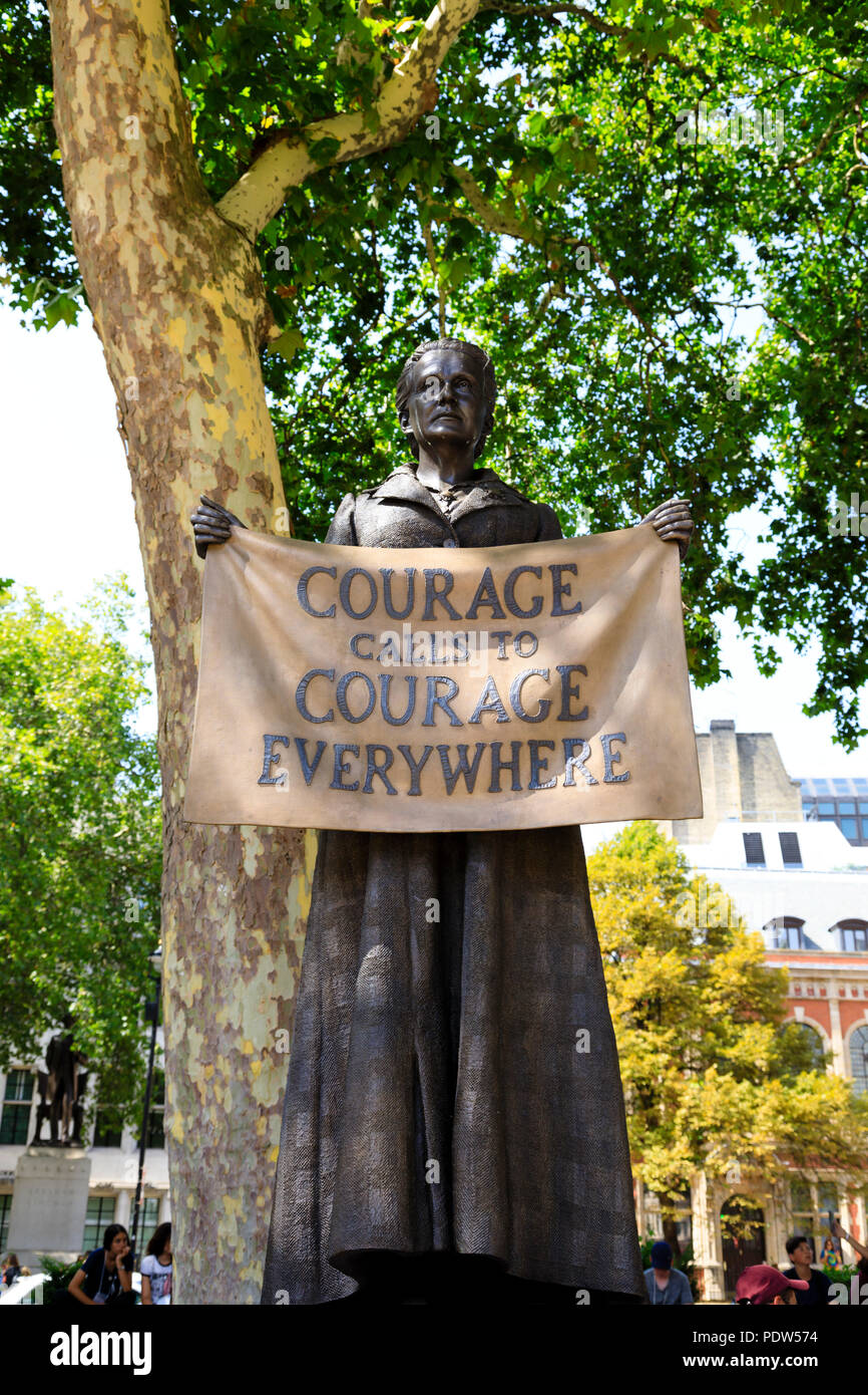 Statua di Dame Millicent Fawcett, Womens suffragio diruttori, in piazza del Parlamento, Londra, Inghilterra Foto Stock