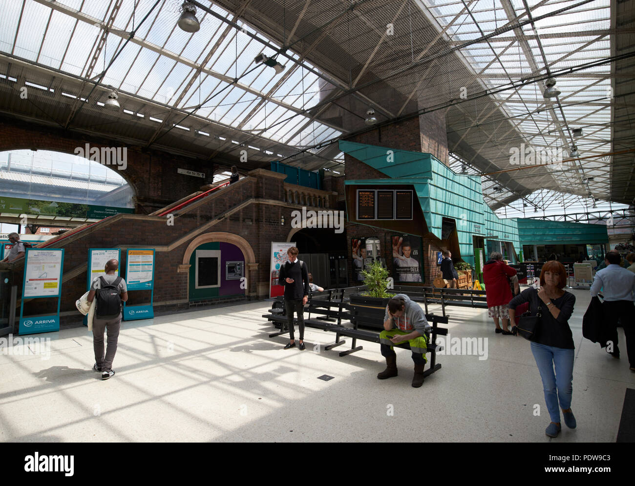 La stazione ferroviaria di Chester interno chester cheshire england regno unito Foto Stock