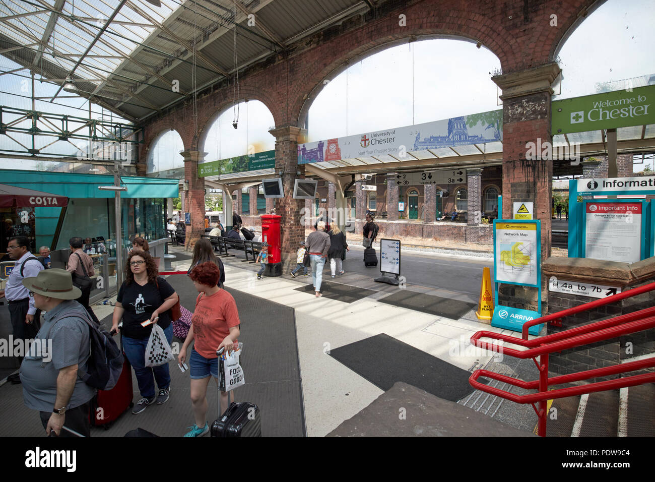 La stazione ferroviaria di Chester interno chester cheshire england regno unito Foto Stock