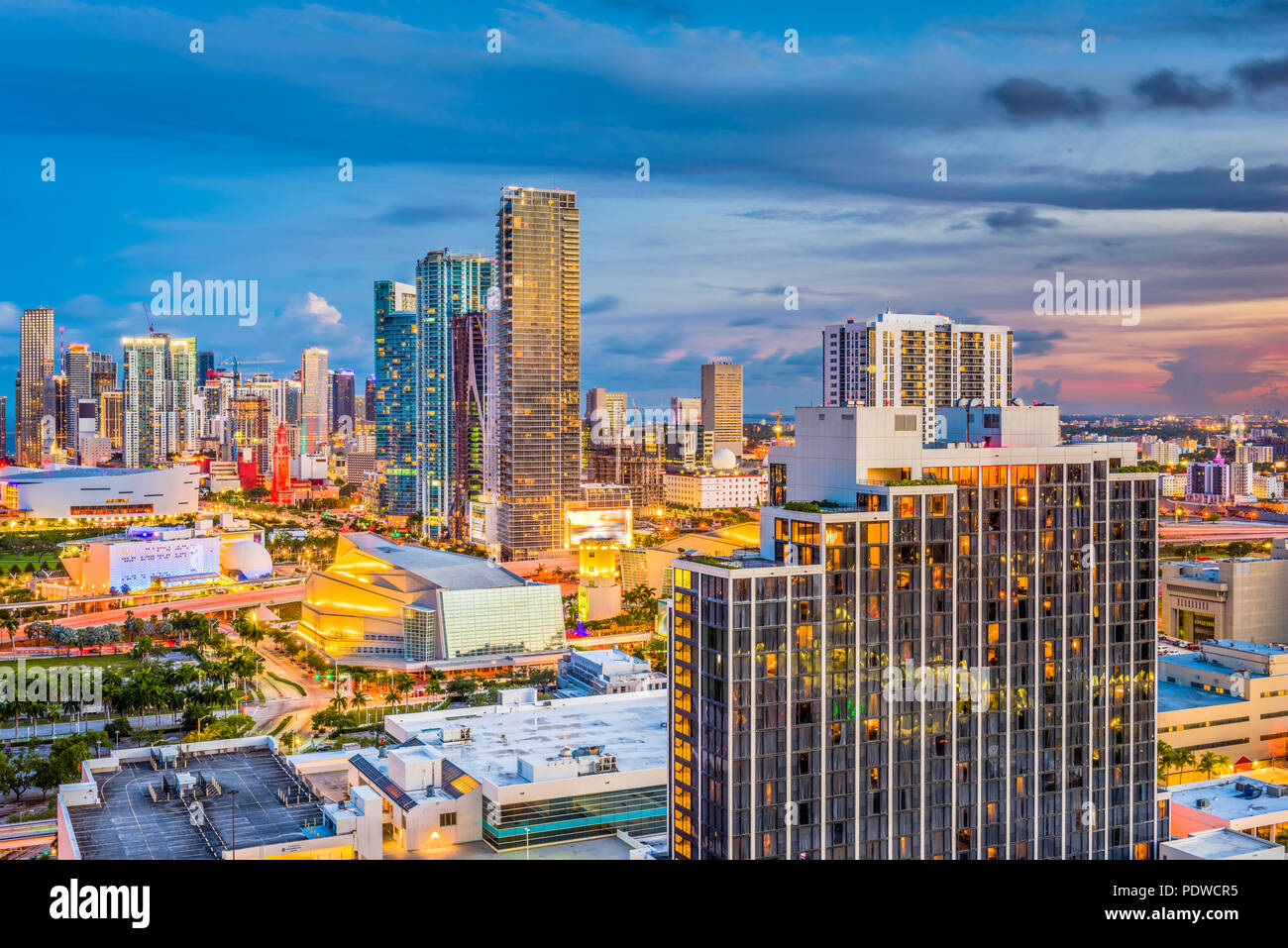 Miami, Florida, Stati Uniti d'America lo skyline di antenna al crepuscolo. Foto Stock