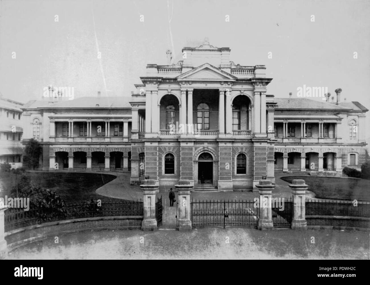 235 StateLibQld 1 161314 Corte suprema, George Street, Brisbane, ca. 1889 Foto Stock