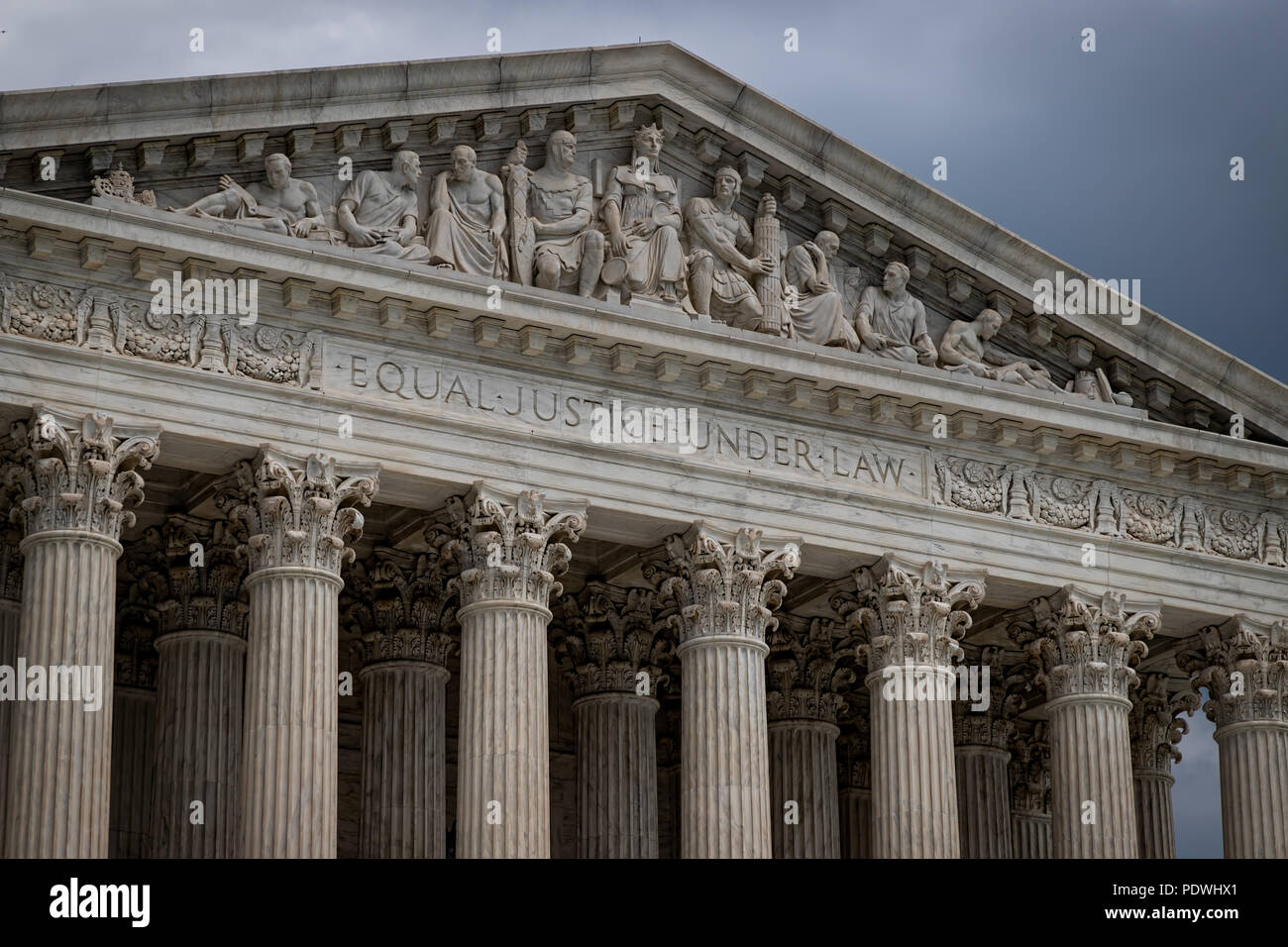 La parte anteriore della Corte suprema degli Stati Uniti edificio in Washington, DC. Foto Stock