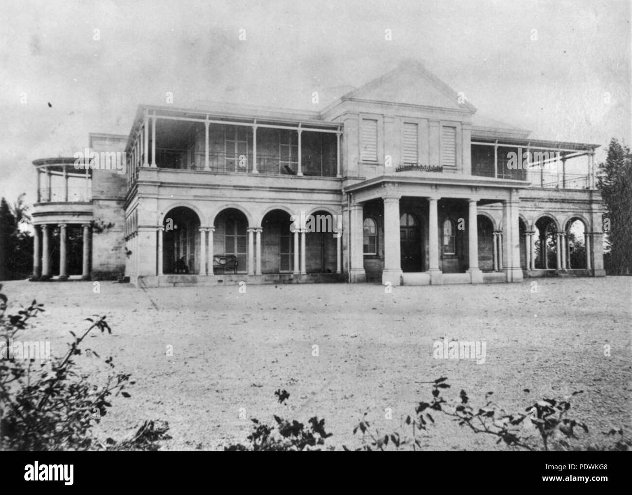 251 StateLibQld 1 209117 Government House, George Street, ca. 1885 Foto Stock