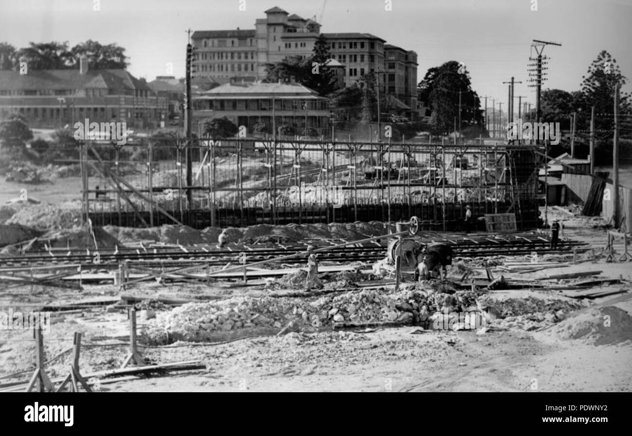 273 StateLibQld 1 78694 costruzione al ponte Bowen viadotto stradale, Herston, Brisbane, 1940 Foto Stock
