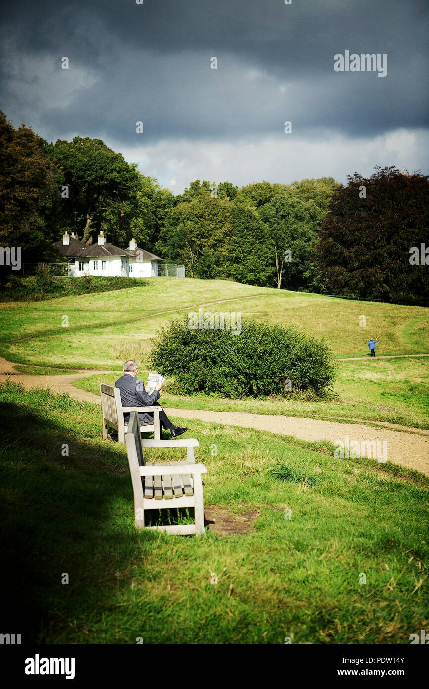 Regno Unito: meteo nuvole e sole, Hampstead Heath a Londra, Inghilterra, Regno Unito. Foto Stock