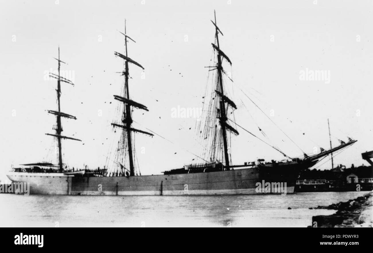 231 StateLibQld 1 149555 Nixe, una tre masted barque costruito in Germania nel 1887 Foto Stock