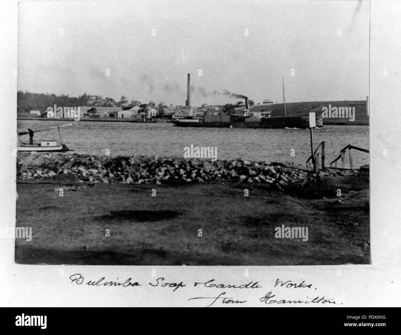 234 StateLibQld 1 157577 J. Cucina e figli e soap opere candela a Bulimba nel 1906 Foto Stock