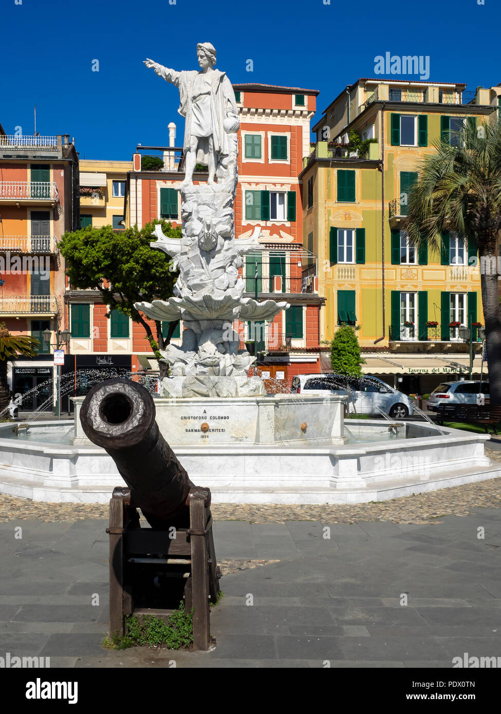 SANTA MARGHERITA LIGURE, ITALIA - 19 MAGGIO 2018: Statua di Cristoforo Colombo su una Fontana Foto Stock