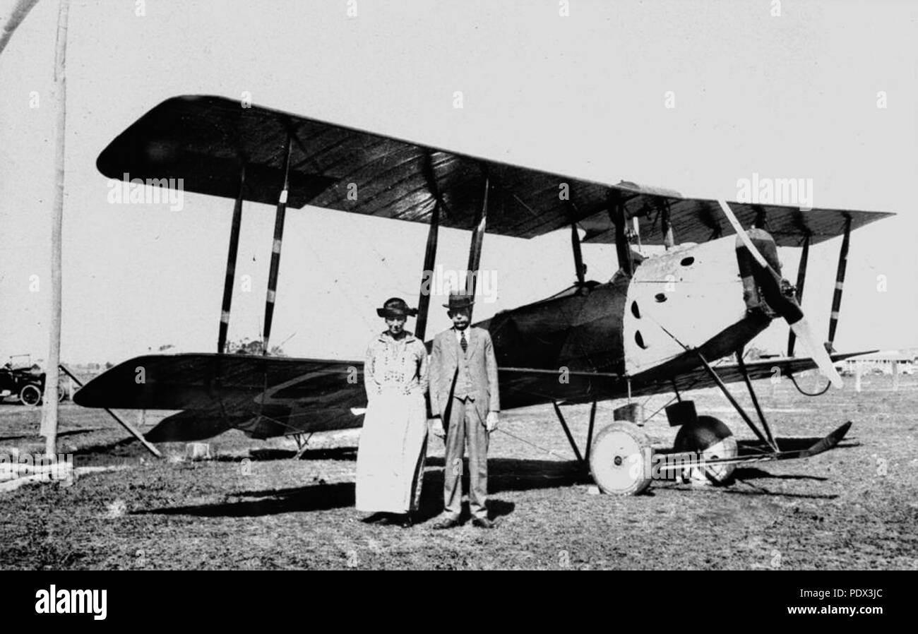 247 StateLibQld 1 193963 Biplano, 1920-1930 Foto Stock