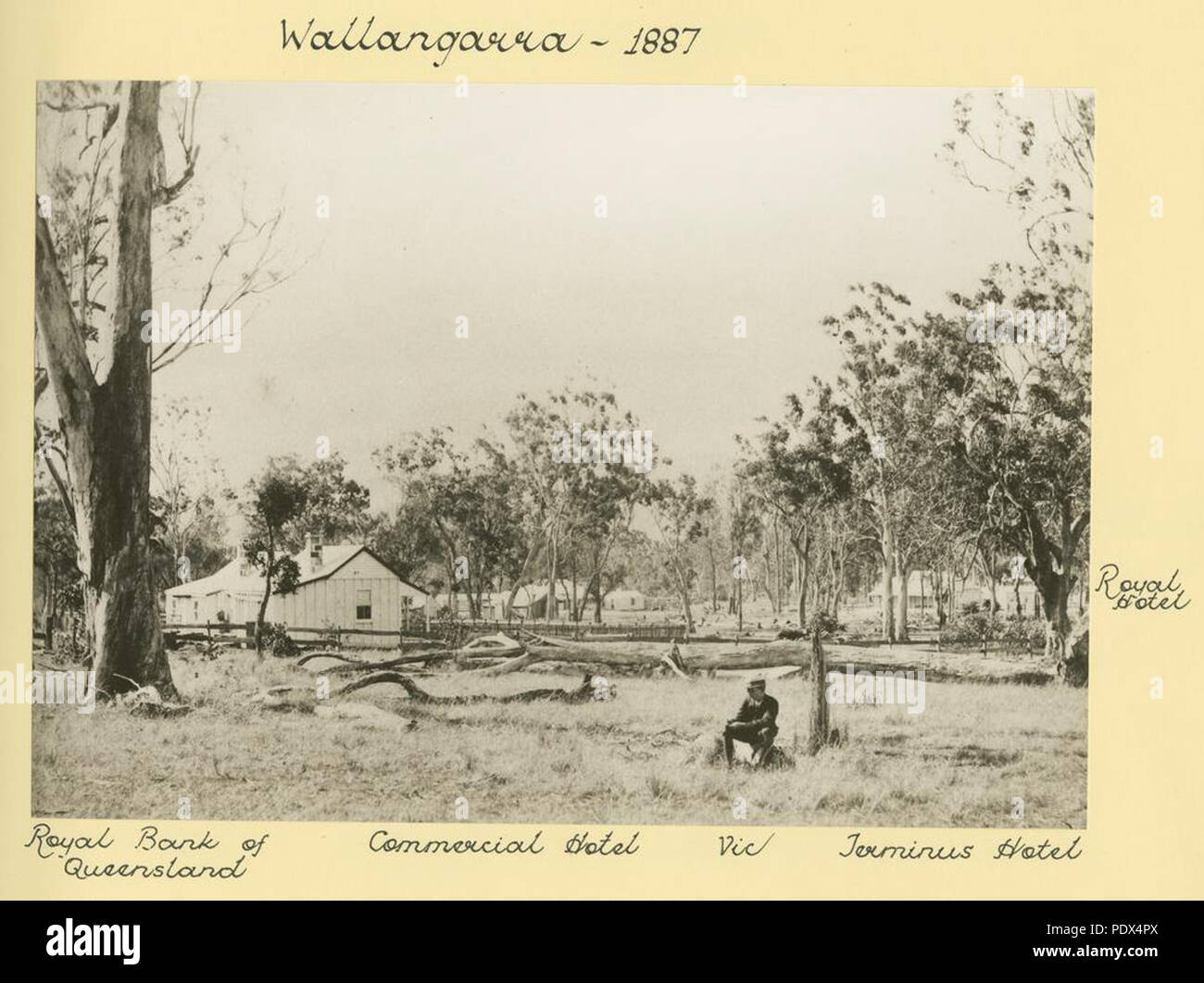 254 StateLibQld 1 236907 Royal Bank of Queensland presso Wallangarra, 1887 Foto Stock