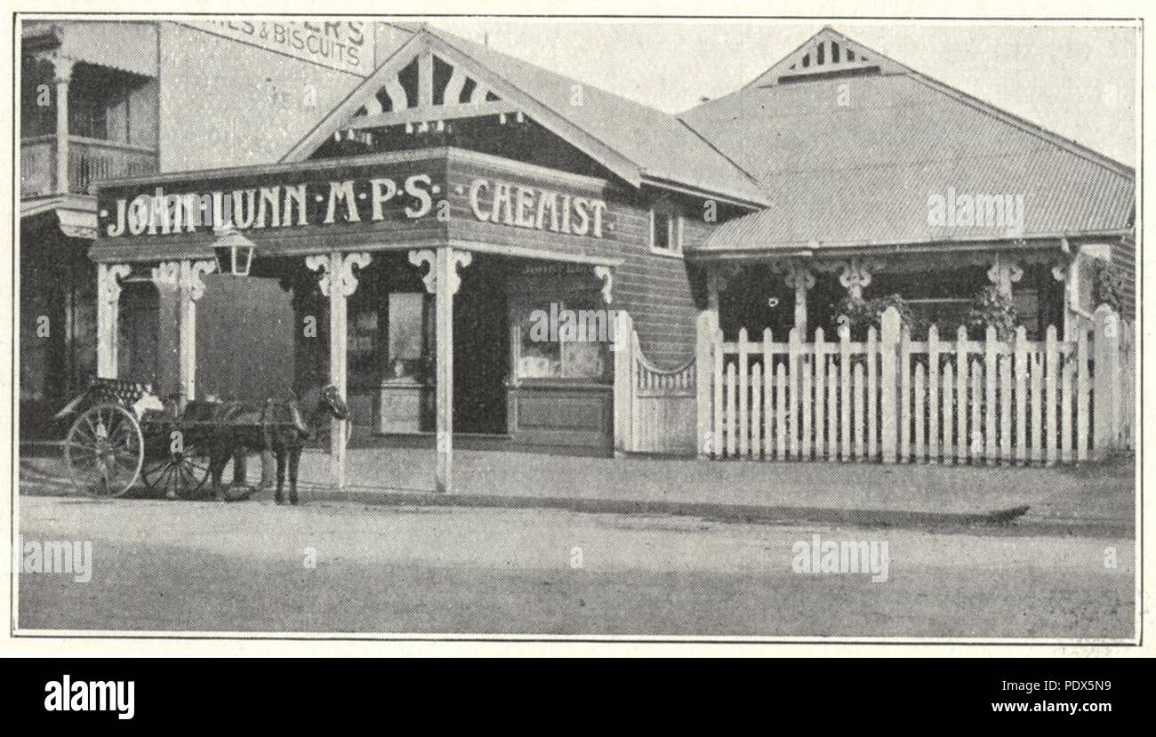 259 StateLibQld 1 258625 fotografia del Sandgate farmacia, ca. 1917 Foto Stock