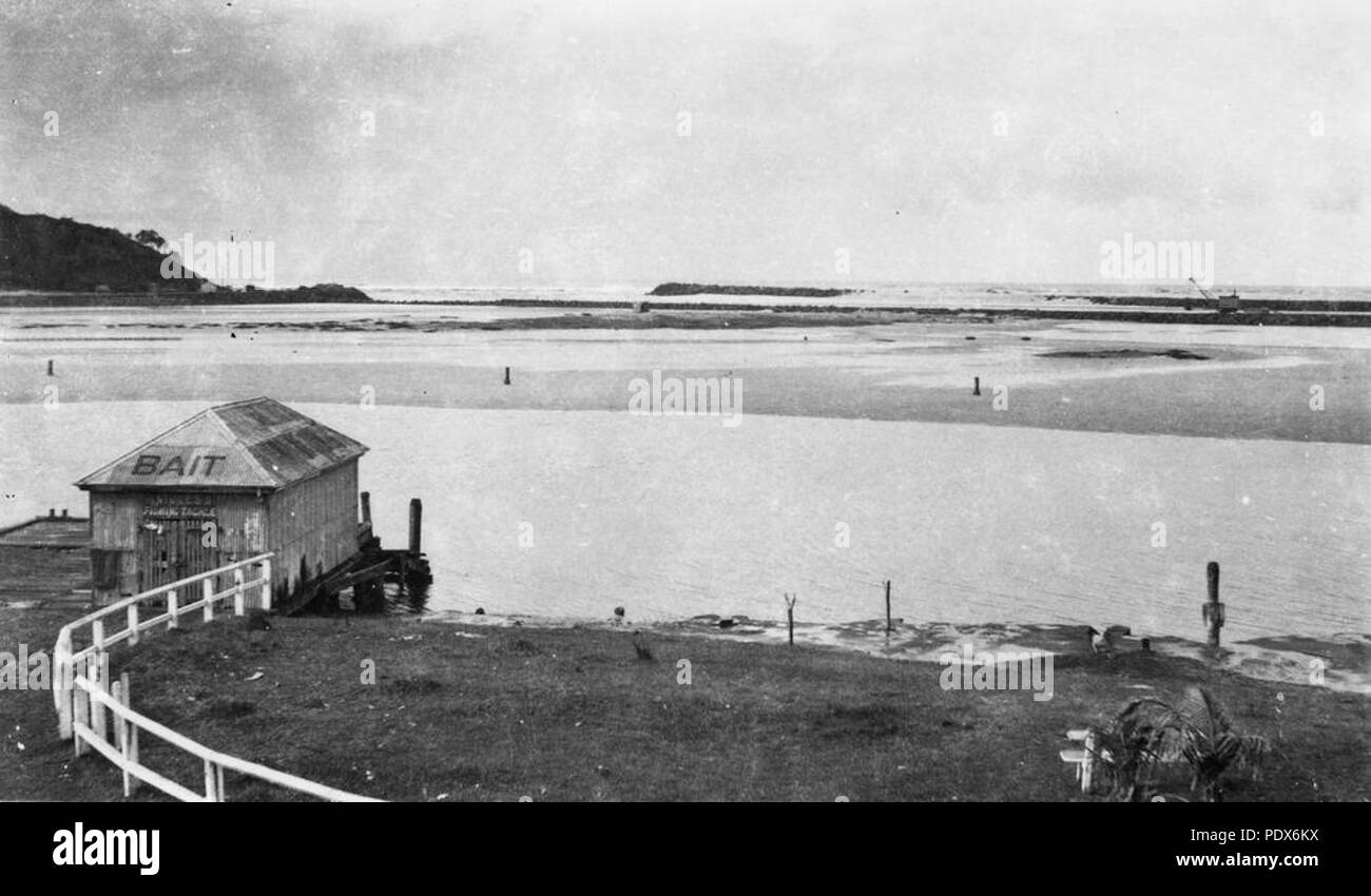 262 StateLibQld 1 294979 esca sparso sulla Tweed River, ca. 1925 Foto Stock
