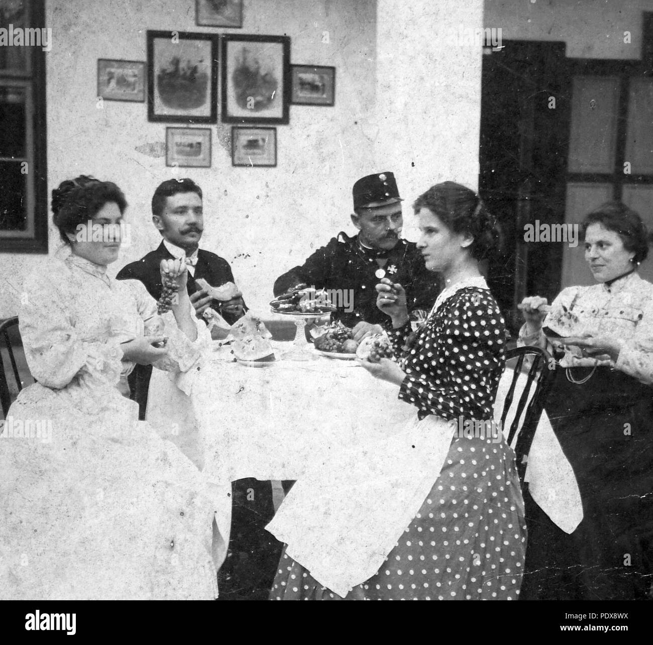 352 Tableau, pasto, frutta, medaglia, uniforme Fortepan 12456 Foto Stock