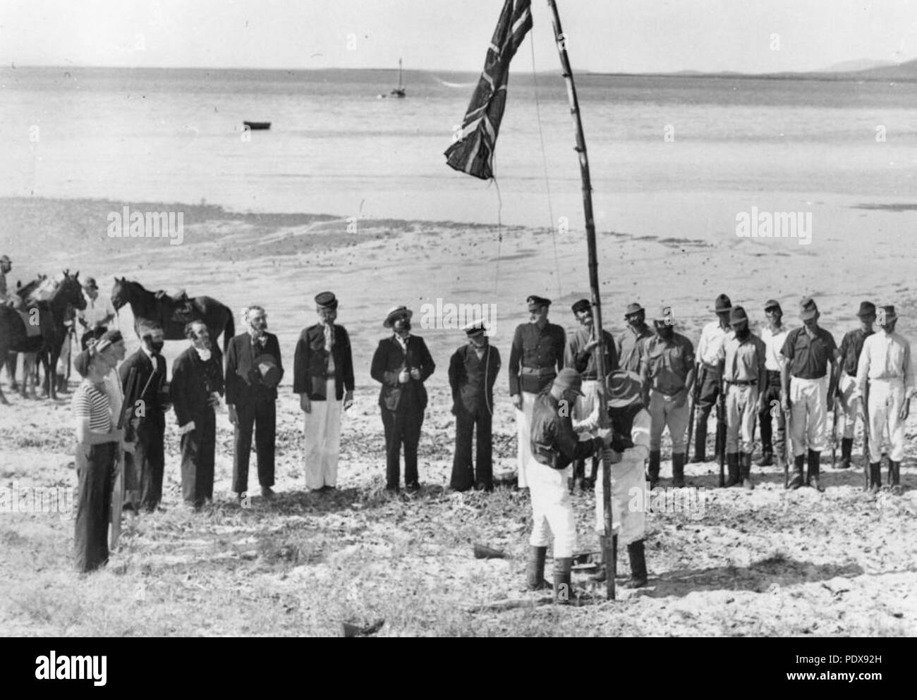 274 StateLibQld 1 85408 rievocazione dello stabilimento di Bowen, 1951 Foto Stock