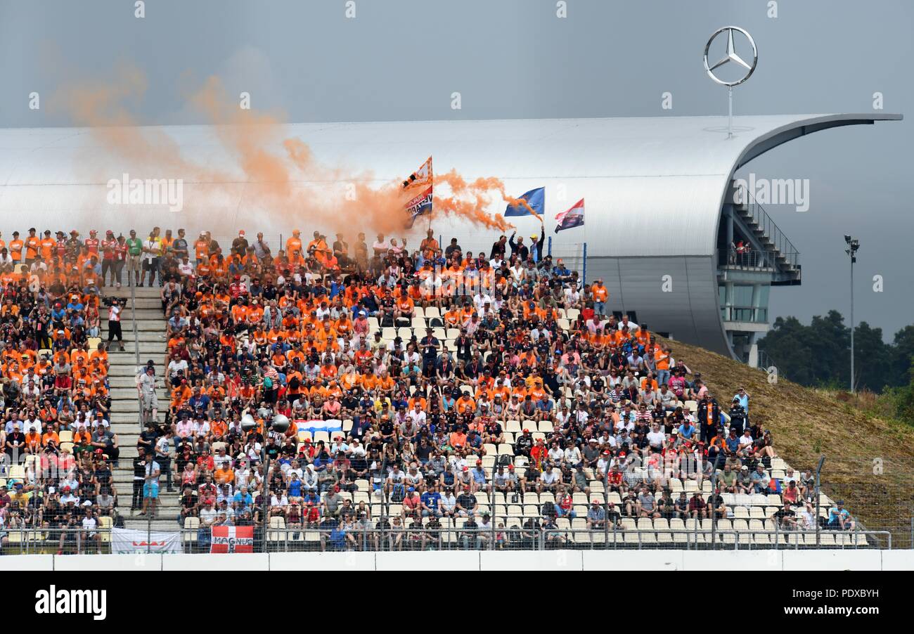 Hockenheim, Deutschland. 21 Luglio, 2018. firo, Formula 1, 21.07.2018 Motorsport, stagione di Formula 1 2018: Hockenheimring, GP di Germania, olandese tifosi sulle tribune, Max Verstappen ventole, Pyro, fumo depositante, funzione, evidenziare, generale | Utilizzo di credito in tutto il mondo: dpa/Alamy Live News Foto Stock