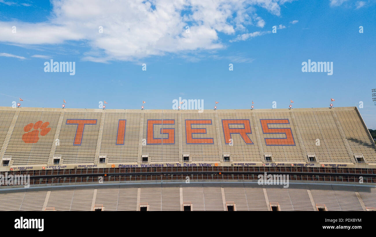 Clemson, South Carolina, Stati Uniti d'America. Il 9 agosto, 2018. Frank Howard Campo in Clemson Memorial Stadium, popolarmente conosciuta come 'Death Valley", è la casa del Clemson Tigers, una divisione NCAA MI FBS football team situato in Clemson, Carolina del Sud. Credito: Walter Arce/Alamy Live News Foto Stock