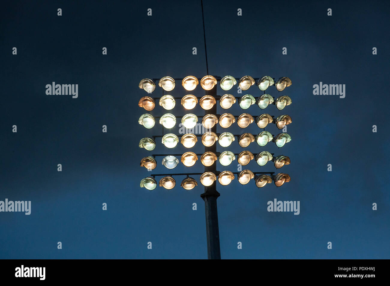 Sophia Gardens, Cardiff, Galles, Regno Unito. Glamorgan hosted Hampshire per un gioco crunch nella vitalità di Blast 20/20 Cricket Sud fase di gruppo su 10 Agosto 2018 presso la Sophia Gardens in Cardiff. Nella foto: è stato un giorno/notte del credito di gioco: Rob Watkins/Alamy Live News Foto Stock